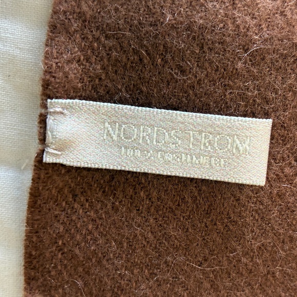 NWOT 100% Cashmere Beige Plaid Scarf - Picture 4 of 4